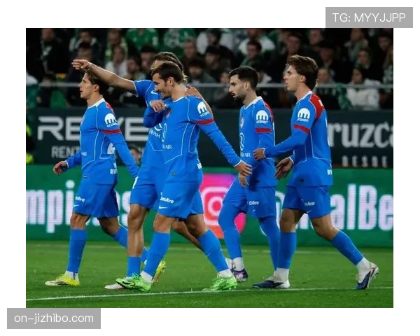 半场战报：科隆1-1霍芬海姆，双方各有一名球员被罚下